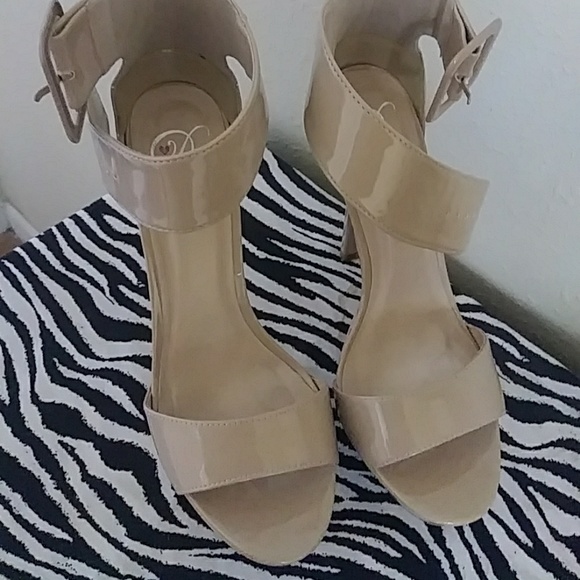 Beautiful heels - Picture 2 of 4